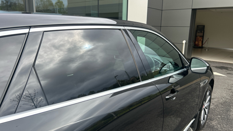 Jaguar F-Pace 2.0 D200 R-Dynamic SE 5dr Auto AWD Diesel Estate